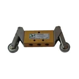 Pneumax 228.52.2.2/1 Mechanical Valve 1/8 Inch 5/2 Double Lever Roller